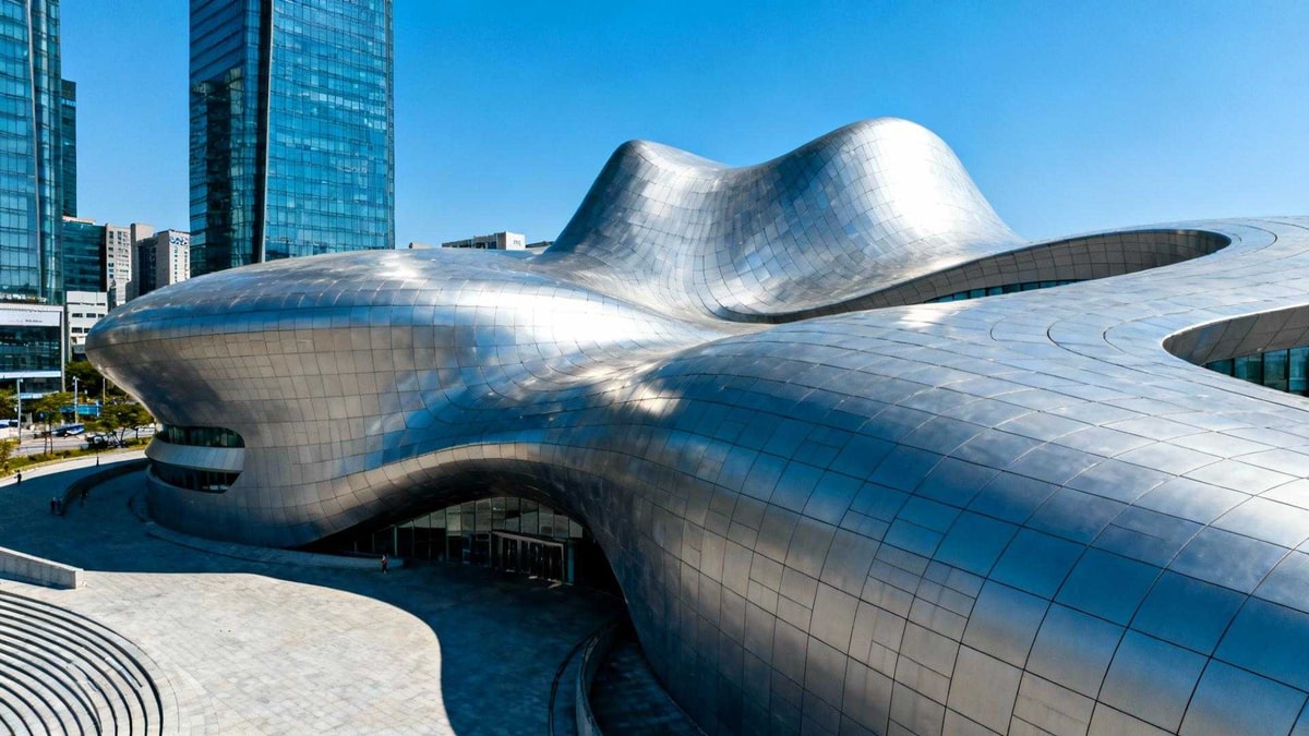 Ce bâtiment de 45 000 panneaux d'aluminium a coûté 307 millions d'euros
