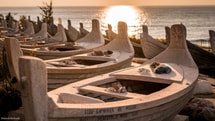 Ce village provençal enterre ses morts dans des sarcophages en forme de bateaux
