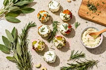 Sans lactose mais 10 fois plus crémeuses : ces billes bluffent l'apéro
