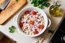 Cette erreur avec les haricots tarbais gâche votre salade
