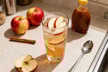 La tendance cocktail qui explose cet automne : cidre et pommes fraîches
