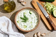 Cette astuce secrète des tavernes grecques révolutionne votre tzatziki
