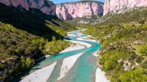 Cette rivière alpine de 65 km divise en dix chenaux ce que 700 âmes préservent depuis le XIIe siècle
