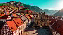 Ce village de 4 709 âmes garde une abbaye de 660 que même Colmar ignore
