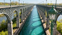 Ce pont de 662 mètres signé Eiffel enjambe la Loire avec 72 lampadaires
