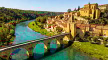 Ce village de 970 âmes garde un pont gothique de 1237 que Rocamadour ignore