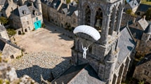 Ce village de 1 500 habitants garde le parachutiste accroché au clocher depuis 1944