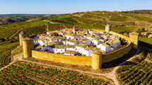 Ce village de 7 âmes garde 270 mètres de remparts que Carcassonne lui envie