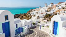 Mykonos en mai coûte 200 € la nuit quand août facture 450 €