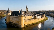 3 716 habitants sous des remparts du XIIe siècle – 30% moins cher que Saumur à 17 km