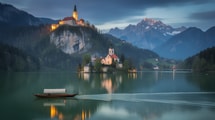 Adieu juillet, les 8 000 habitants de Bled ramènent leurs pletnas sur le lac dès la mi-juin