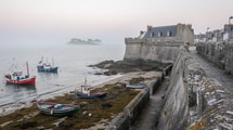 Les 2 800 Port-Louisiens marchent sur les remparts Vauban avant 8h, jamais dans la citadelle