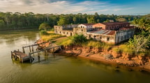 Plus secrète que Kourou, plus marquante que Cayenne, ce lieu fut le plus grand bagne de France