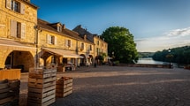 Un marché vieux de plus de sept siècles anime encore ce village du Périgord Noir