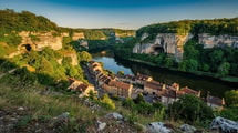 Ce village du Lot où 271 habitants vivent entre grottes et deux rivières