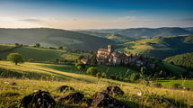 Sur les hauteurs du Cantal, ce village garde un signal oublié de la Méridienne de France