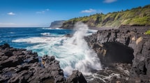 Quand la houle frappe La Réunion, cette falaise volcanique tremble sous les pieds