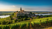 Méconnu des touristes, ce village du Cher domine la Loire de près de 200 m