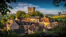 À 40 km de Limoges, ce village médiéval conserve la tour d’un château rasé par Richelieu