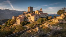 Une vingtaine d’habitants, un château du XIIIe siècle et une église romane : ce hameau catalan intrigue
