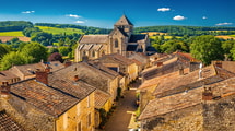Ce village classé parmi les Plus Beaux de France cache son église romane du XIIe siècle