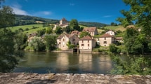 Dans la vallée de la Loue, ce village du Doubs mêle maisons de vignerons et moulins