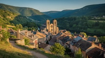 Pourquoi ce village de l’Aveyron attire-t-il les marcheurs de Saint-Jacques ?