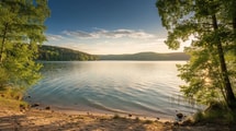 Pourquoi ce lac l’Aube se remplit-il en hiver avant de rendre son eau l’été ?