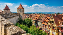 Ville impériale en 1354, cette escale du Bas-Rhin garde ses ruelles et ses remparts