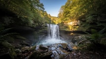 Cette rivière de Corrèze enchaîne trois chutes au cœur d’un parc boisé