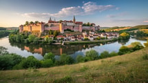 Pourquoi cette cité de Côte-d’Or semble-t-elle posée au-dessus de la rivière ?