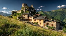 Sous une forteresse en ruines, ce hameau catalan abrite une vingtaine de résidents permanents