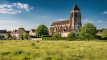 Près de Châlons-en-Champagne, une église gothique se distingue par son clocher octogonal