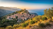 À 30 min de Menton, ce village perché est le plus haut village littoral d’Europe