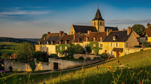 Tuffeau et château médiéval : ce village figure parmi Les Plus Beaux Villages de France