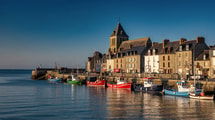 Ce village est la plus petite commune de la Manche, classée parmi les Plus Beaux Villages