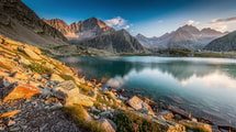 La frontière italienne se rejoint à 2628 mètres depuis ces lacs du Mercantour