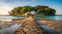 Pas besoin de bateau : cette île du Morbihan se rejoint à pied à marée basse