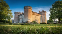 Des murs de 5 mètres : ce château fort de la Somme possède 4 tours