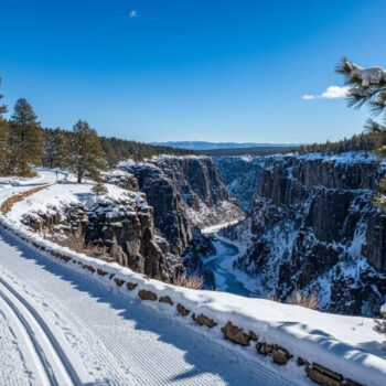This 6 mile ski trail follows a groomed rim road above 2000 foot granite walls