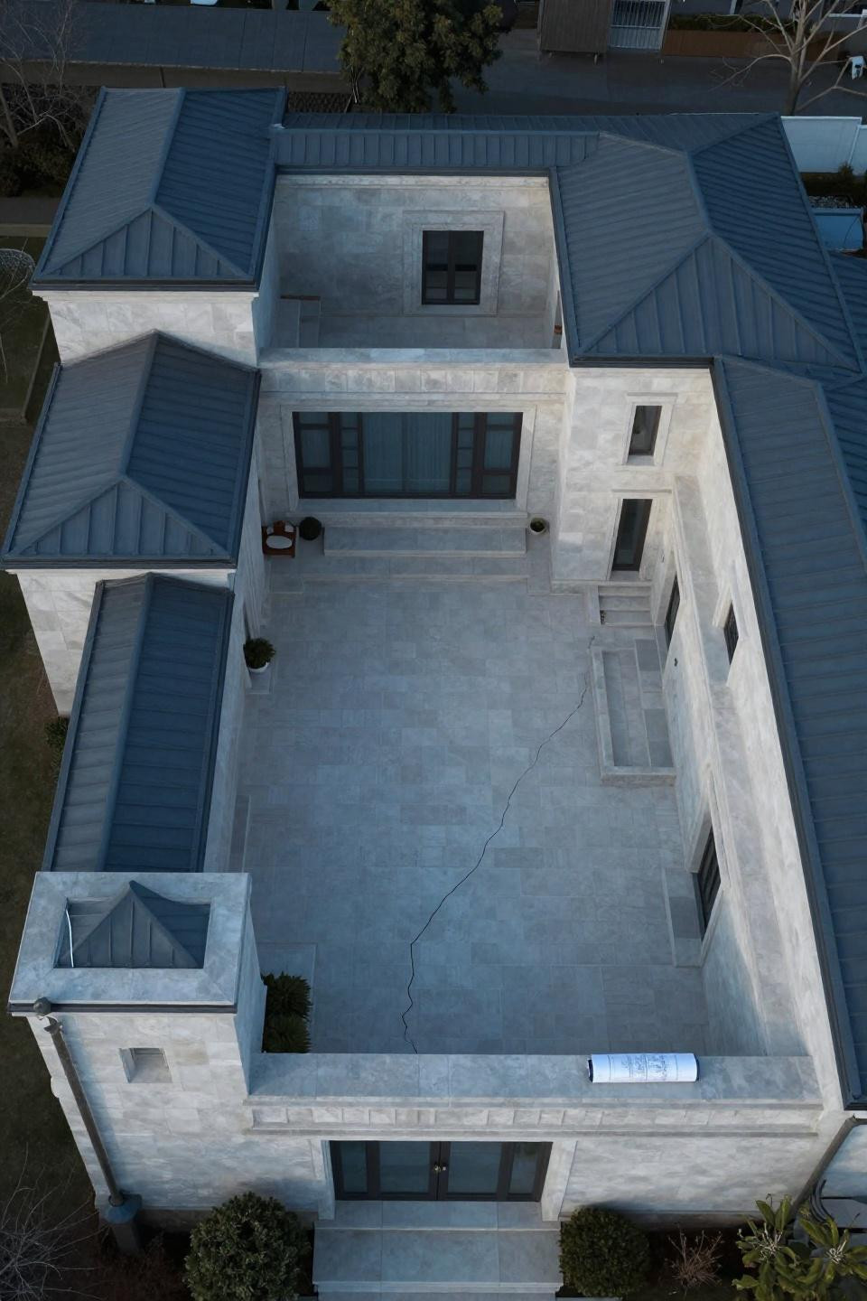 Rich Bloxburg House - overhead plan view serpentine roof
