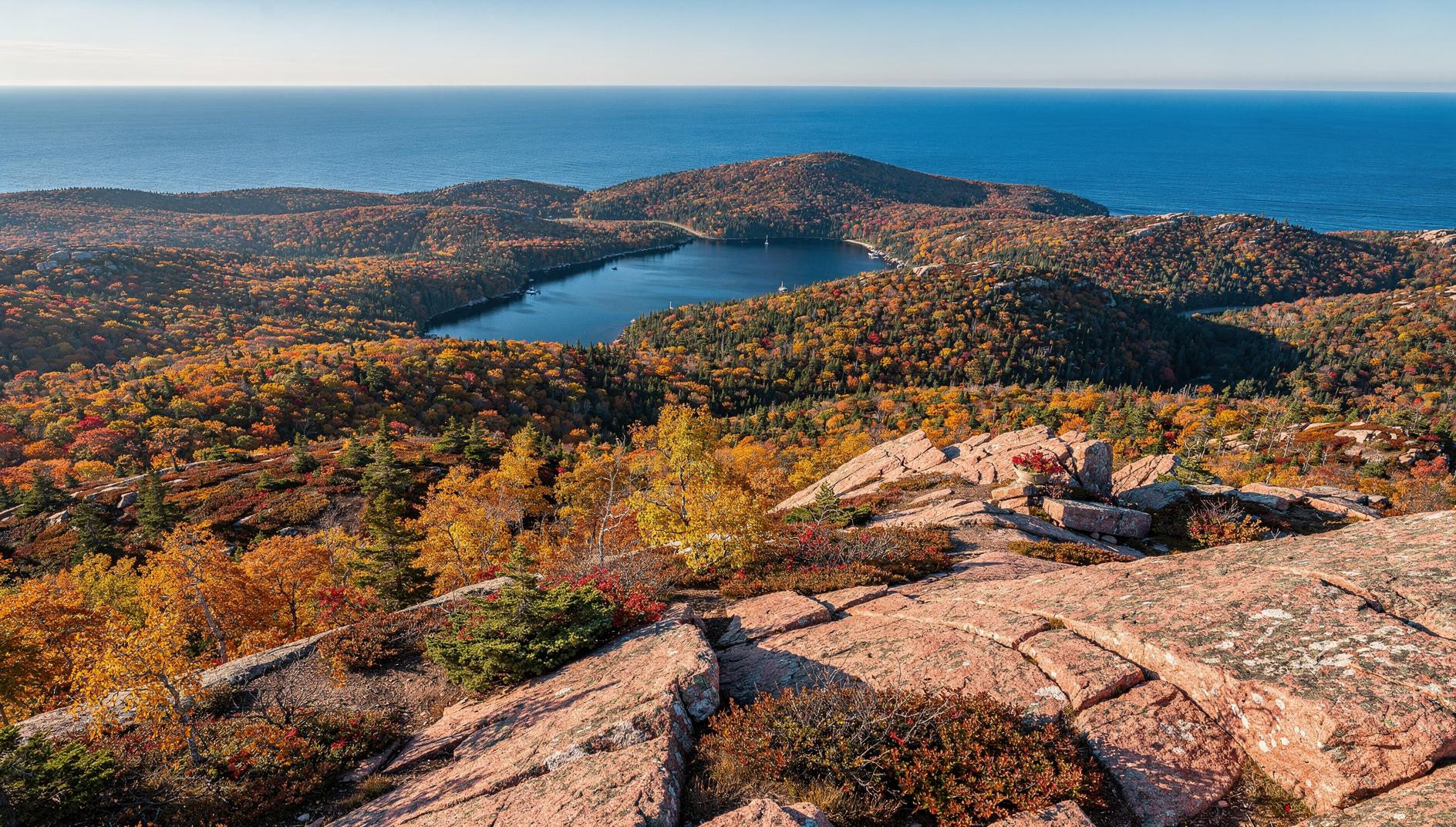 10 US fall weekends where the geography does the work, not the foliage