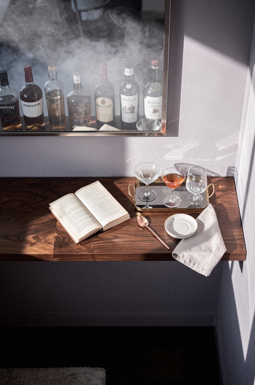 Why a smoky mirror niche beats an open shelf