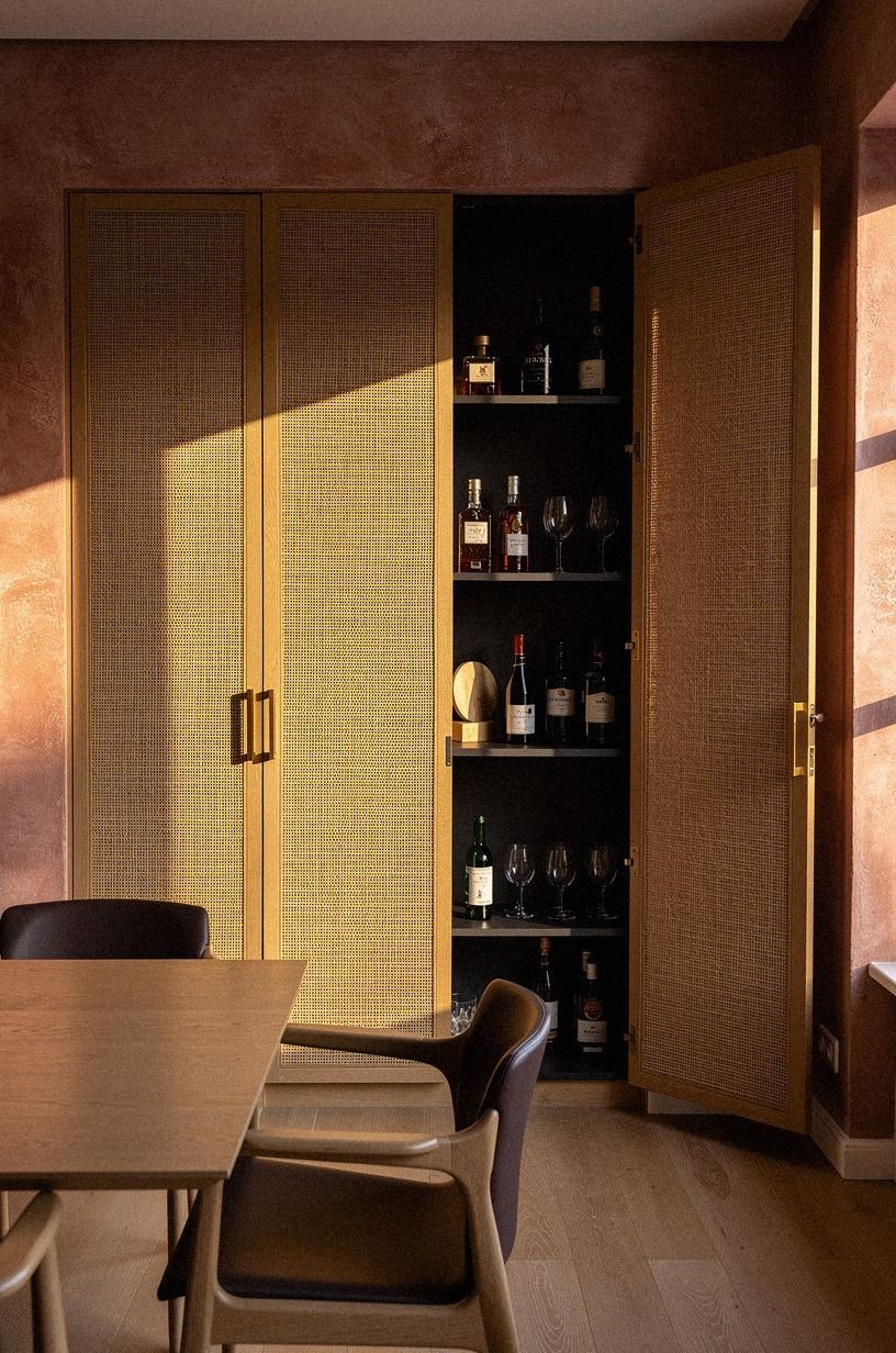 Dress cabinet doors with cane and shadow gaps