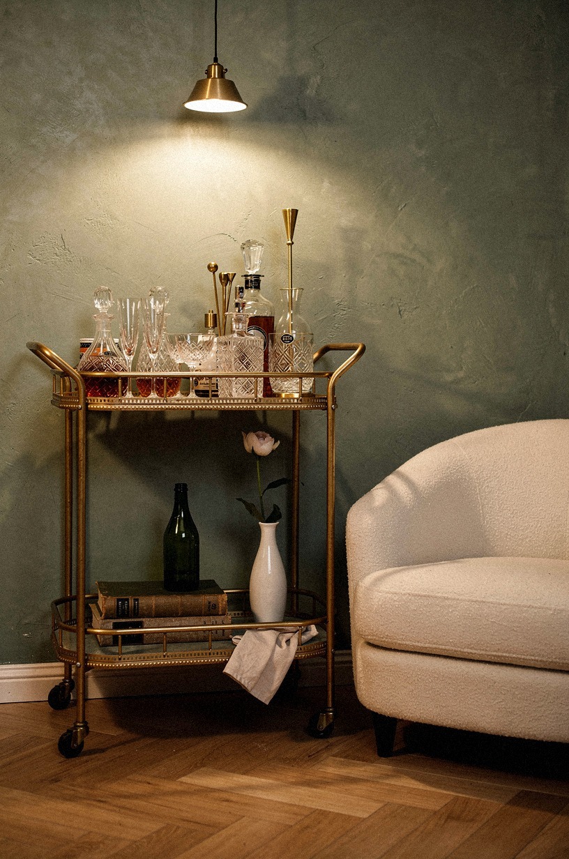The leaning bar cart: why wheels don't matter but presence does