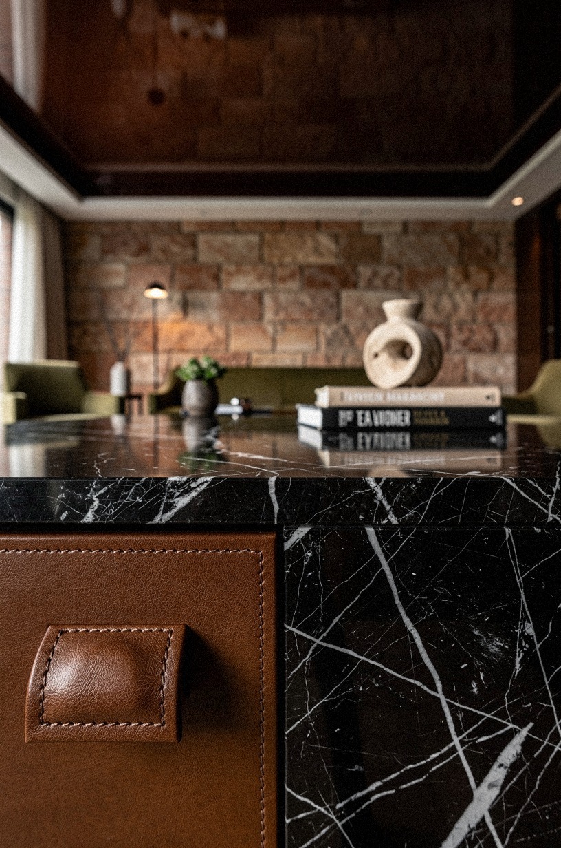 Paint the ceiling in lacquered espresso