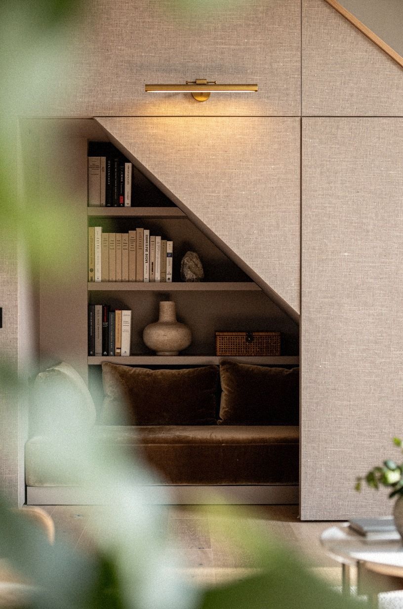 What changed once I styled books to break the doorway line