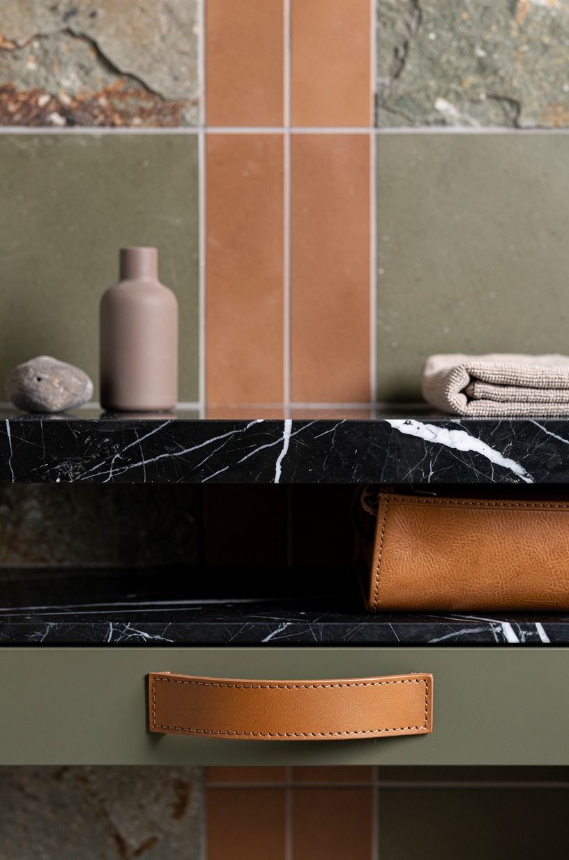 Highlight the shelf with a vertical tile stripe