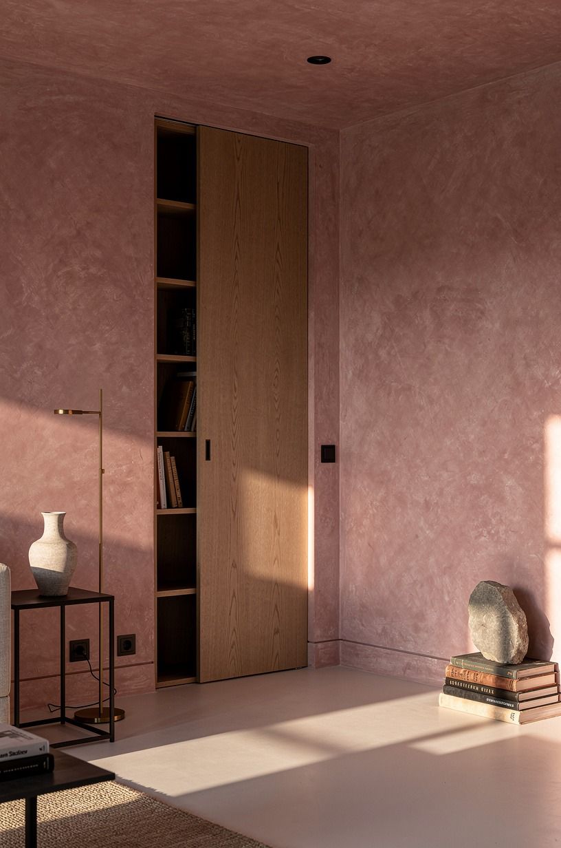 Paint the reveal in wall color