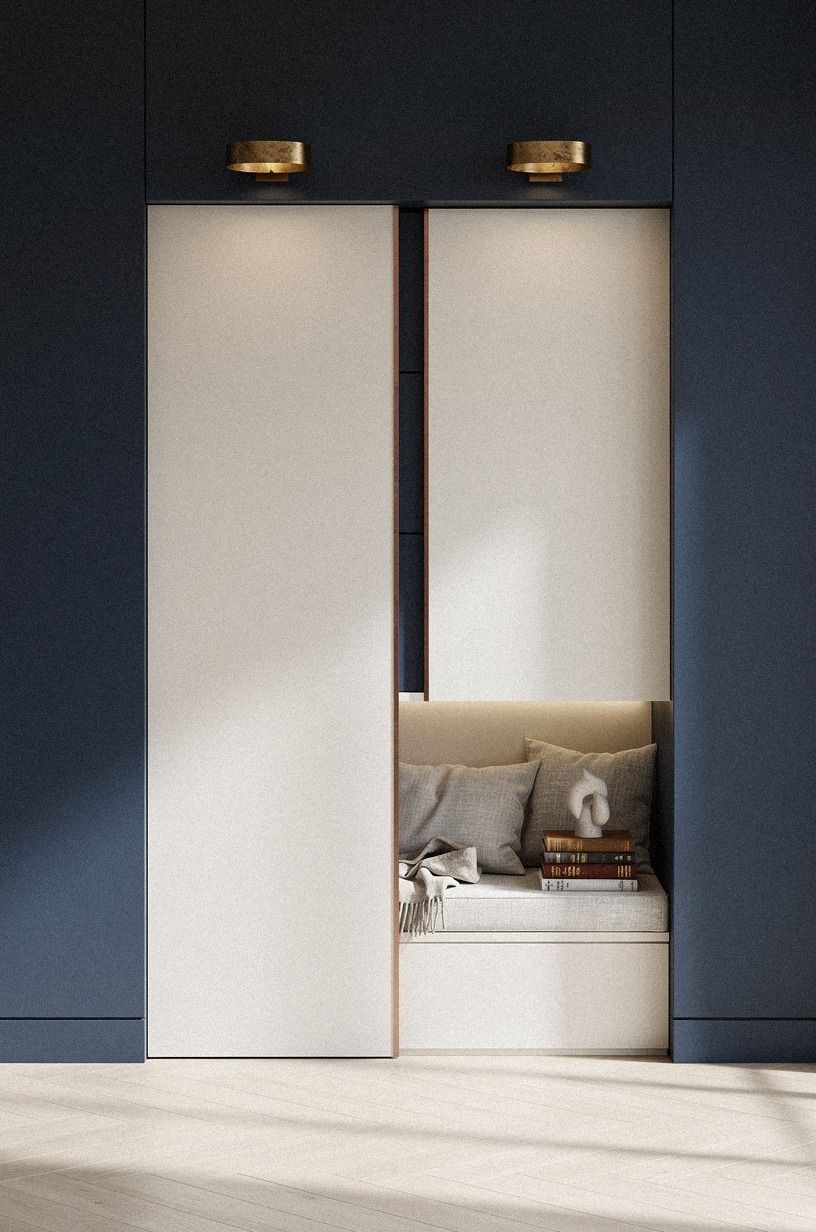 Why does brass picture lighting make the seam disappear?